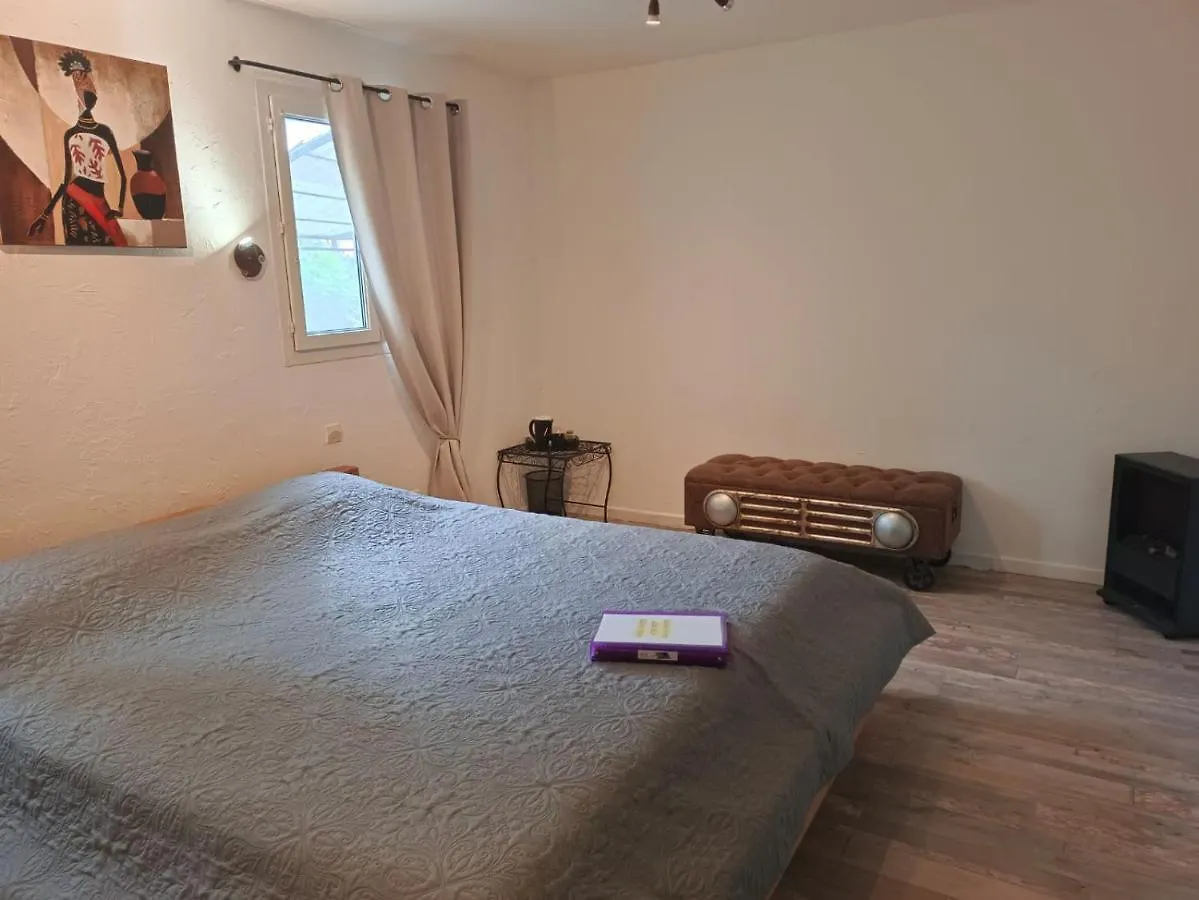 Couette-café NOTRE PETIT COIN DE PARADIS chambres d'hôtes chez l'habitant Seillons-Source-d'Argens France